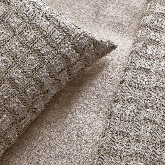 Collonade Throw - Image 4