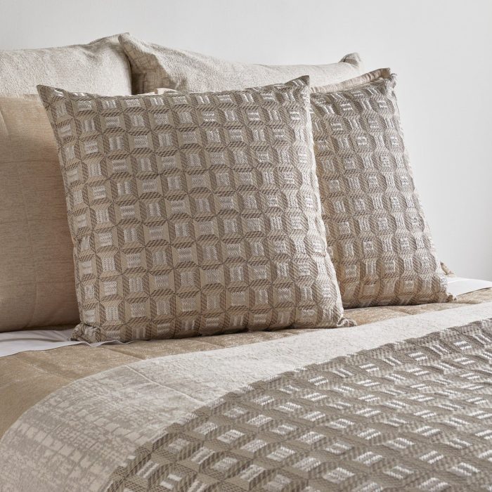 Collonade Throw - Image 3